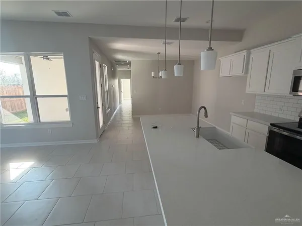 $2,200 | 10321 North 15th Street, McAllen, TX 78504