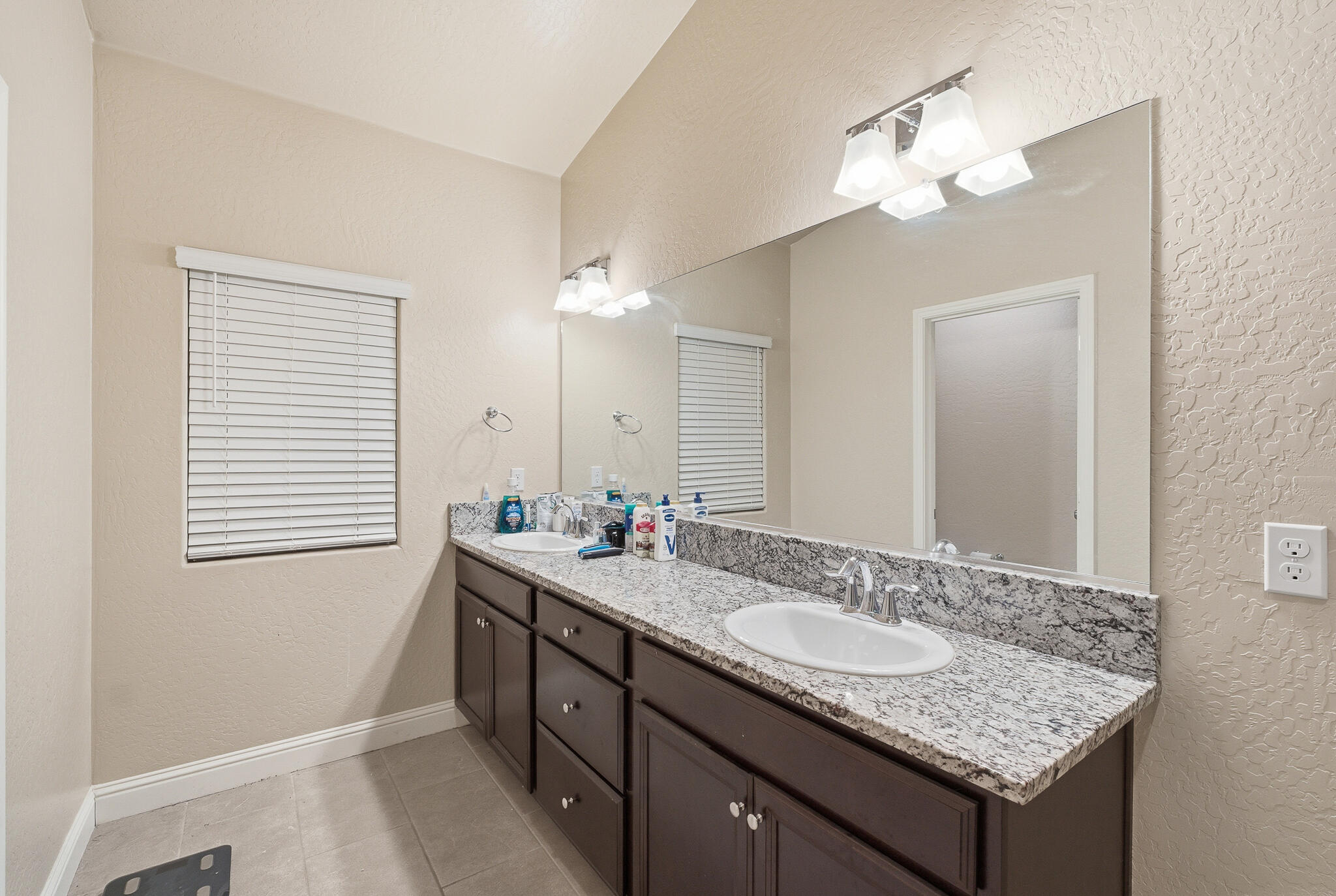 636 Castellina Street Lemoore, CA 93245 - Photo 25 of 31 636 Castellina St. Lemoore-22