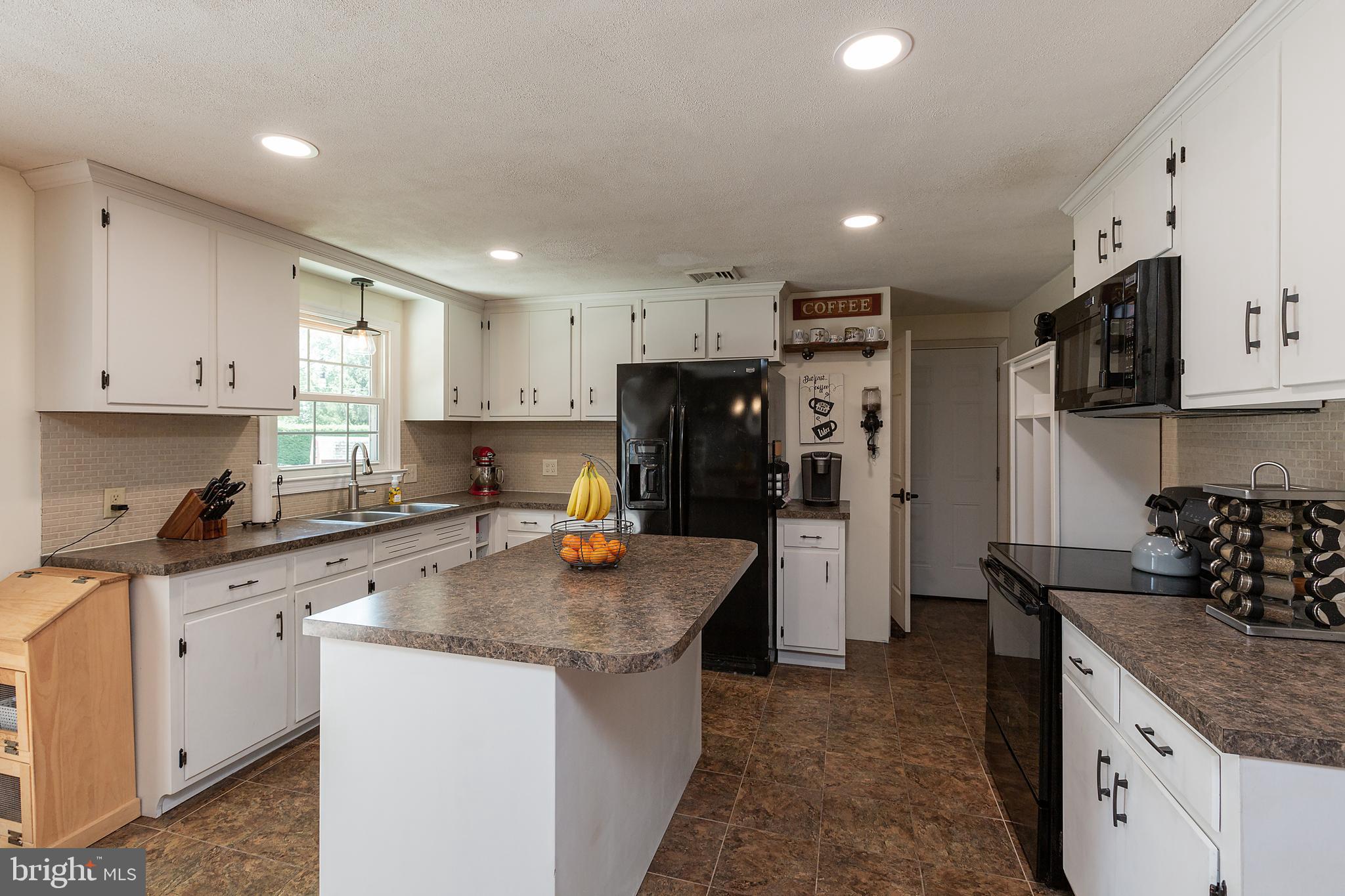 712 Pine Hill Road Lititz, PA 17543 - Photo 11 of 58