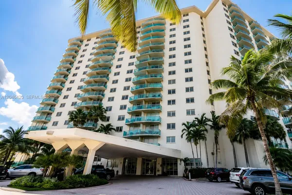 $4,000 | 19370 Collins Avenue, Unit 716, Sunny Isles Beach, FL 33160
