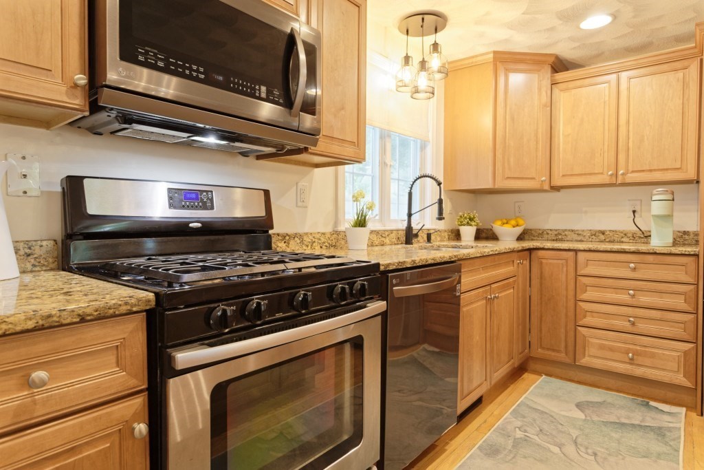 14 Fox Hill Road Billerica, MA 01821 - Photo 7 of 30 Gallery Image 7