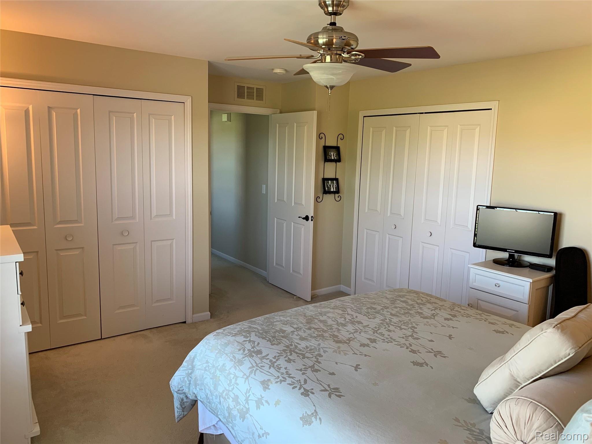 4204 Hampton Ridge Boulevard Howell, MI 48843 - Photo 16 of 22 Master bedroom