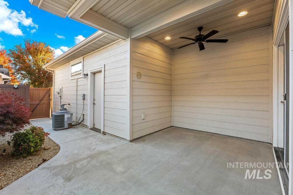 1243 East Prairiefire Street Meridian, ID 83646 - Photo 34 of 48