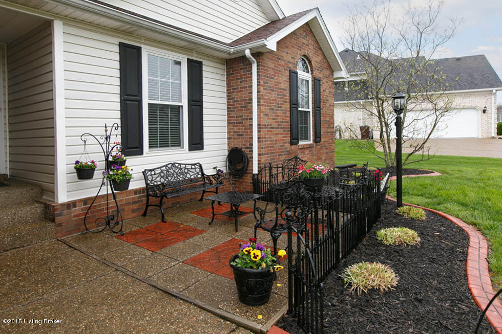 6715 Grandfield Road Louisville, KY 40258 - Photo 3 of 44 668A7574