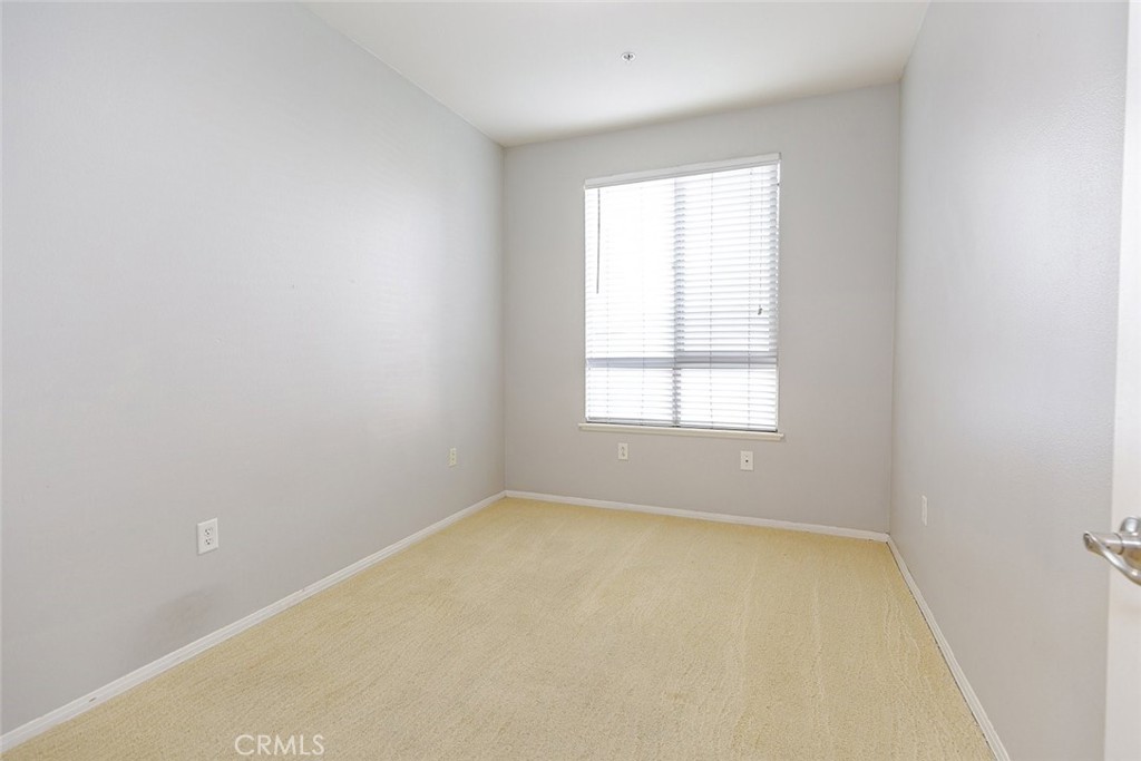 100 South Alameda Street, Unit 353 Los Angeles, CA 90012 - Photo 24 of 60 an empty room with a window