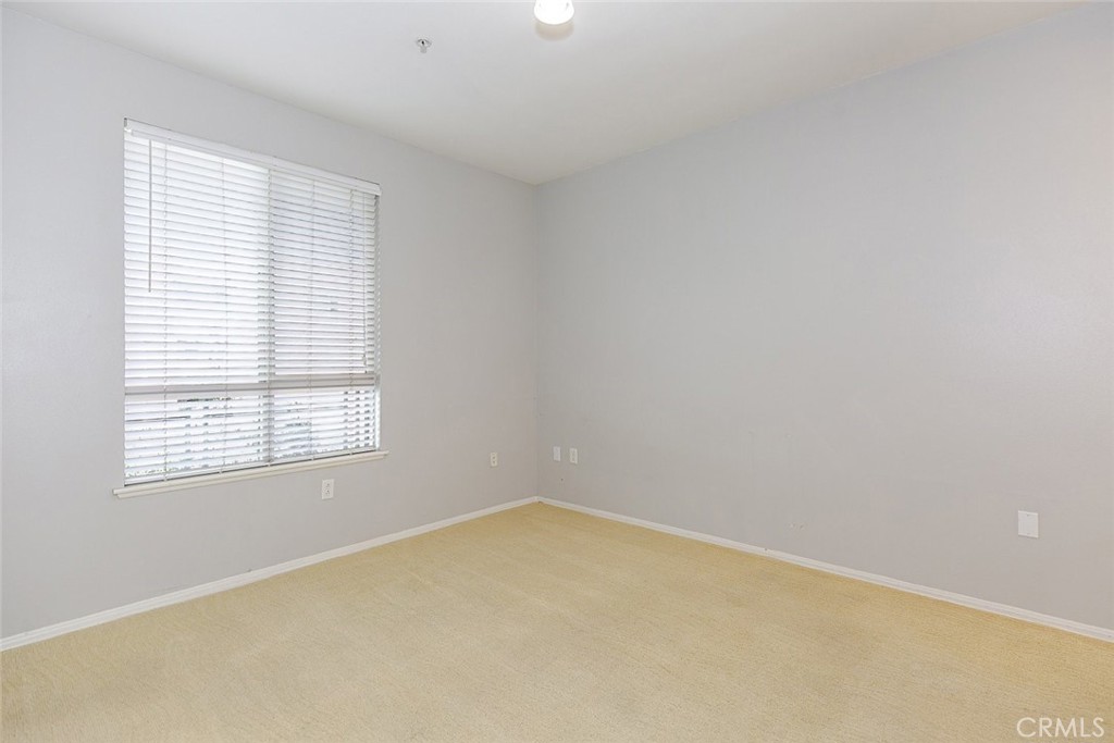 100 South Alameda Street, Unit 353 Los Angeles, CA 90012 - Photo 28 of 60 an empty room with a window