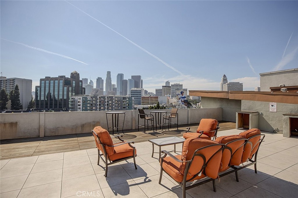 100 South Alameda Street, Unit 353 Los Angeles, CA 90012 - Photo 4 of 60 a view of a terrace with furniture and stove