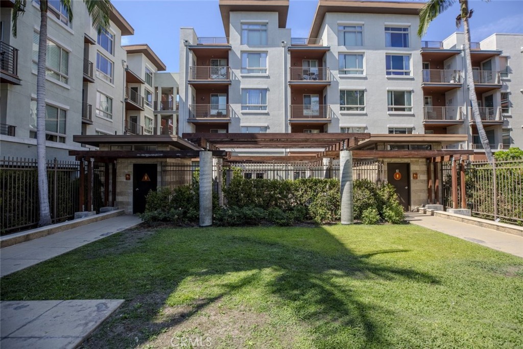 100 South Alameda Street, Unit 353 Los Angeles, CA 90012 - Photo 44 of 60 a view of a building with a yard