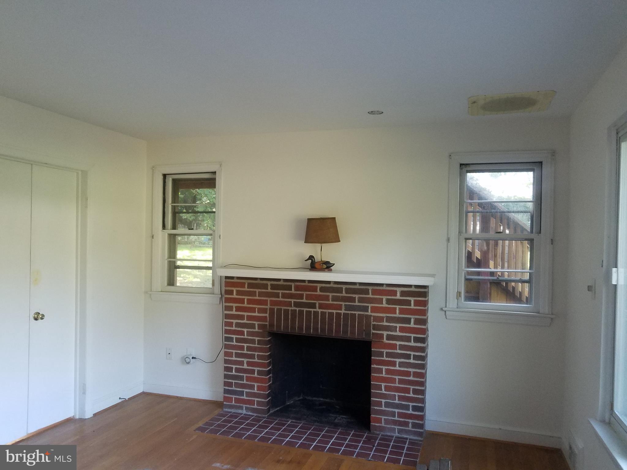 25705 Wright Road Damascus, MD 20872 - Photo 12 of 28 Living Room with fireplace