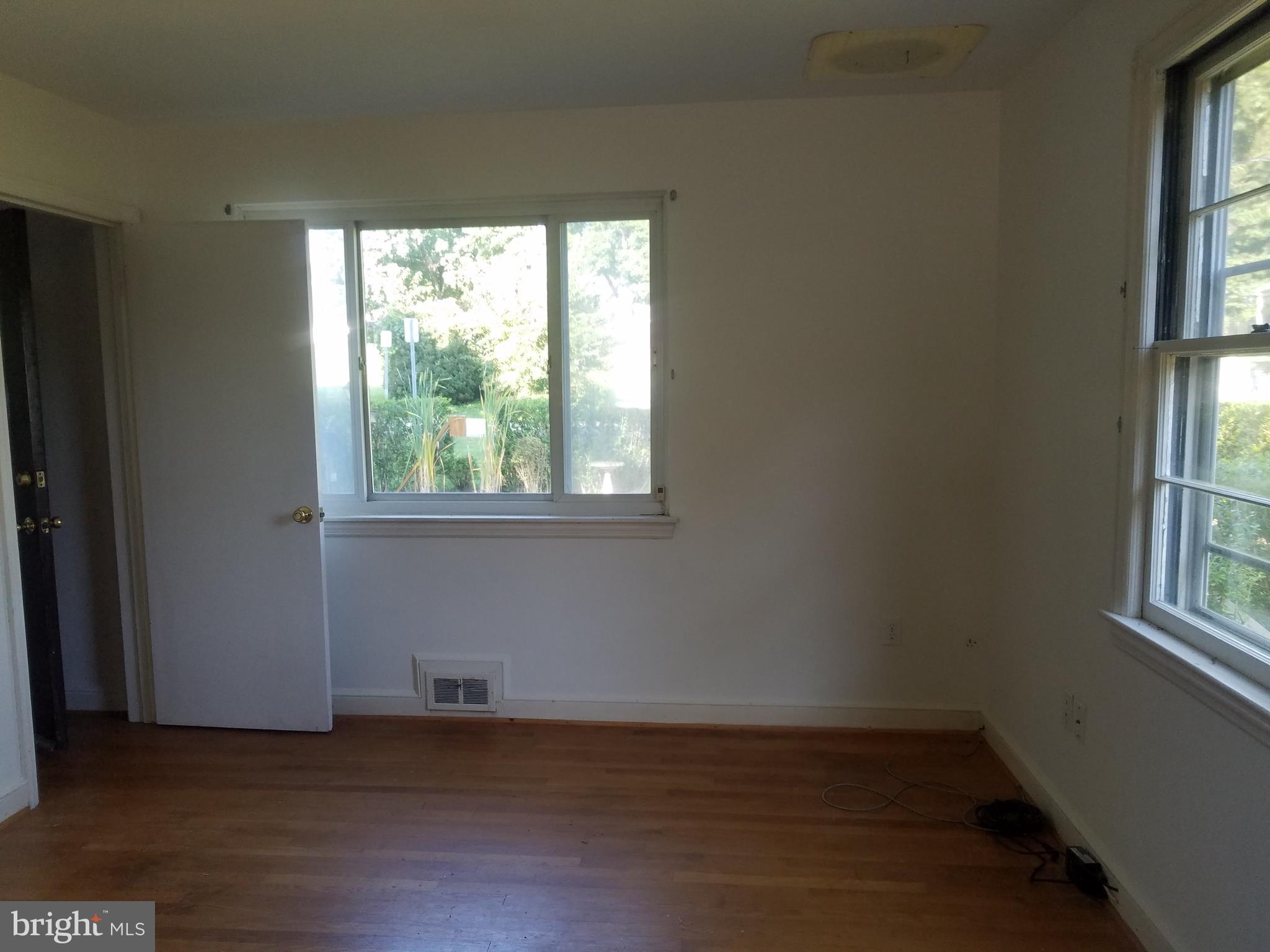 25705 Wright Road Damascus, MD 20872 - Photo 14 of 28 Dining Room