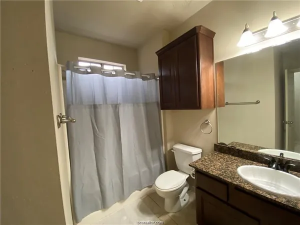 $1,950 | 212 Forest Drive, College Station, TX 77840