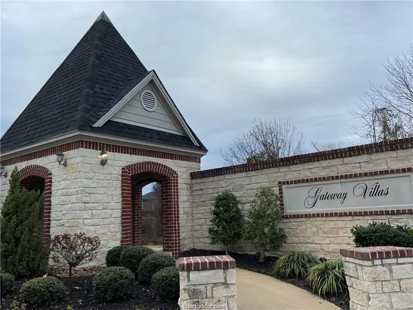 $1,950 | 212 Forest Drive, College Station, TX 77840