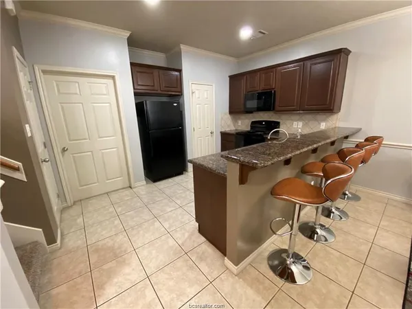 $1,950 | 212 Forest Drive, College Station, TX 77840
