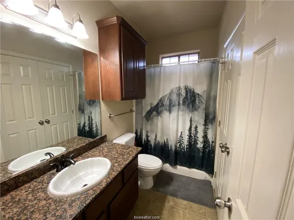 $1,950 | 212 Forest Drive, College Station, TX 77840