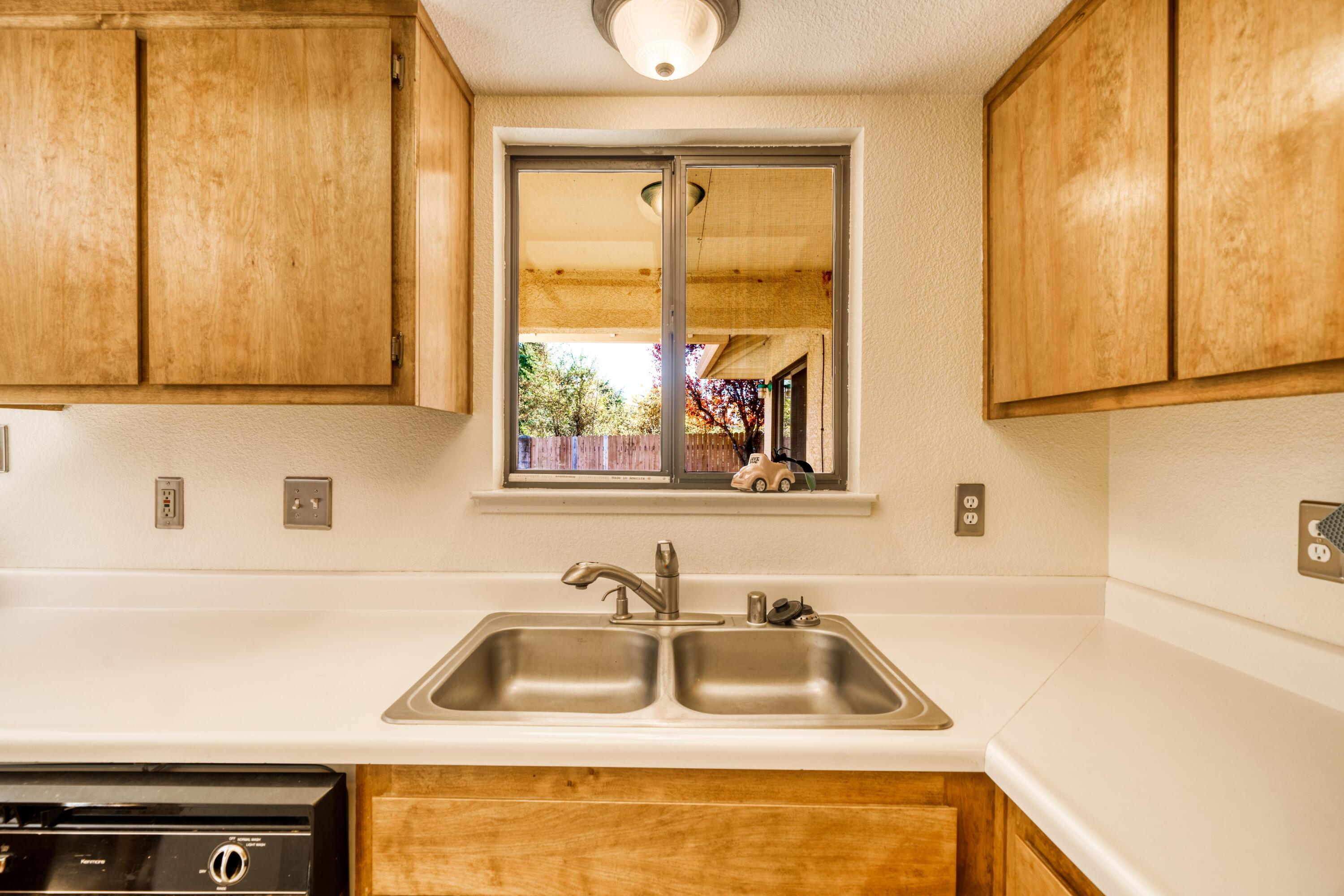 2877 Shotwick Trail Redding, CA 96002 - Photo 11 of 28 IMG-12