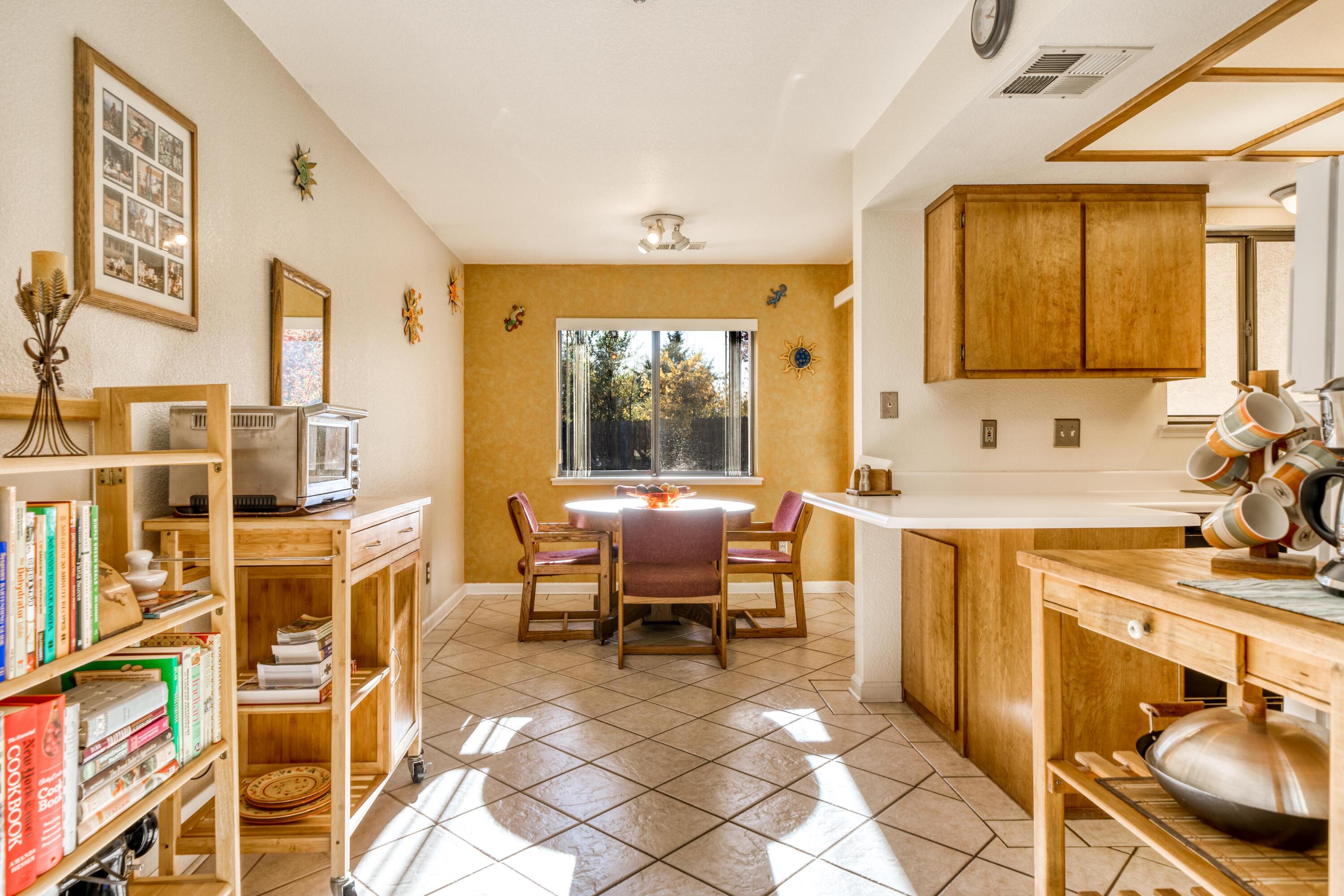 2877 Shotwick Trail Redding, CA 96002 - Photo 8 of 28 IMG-08