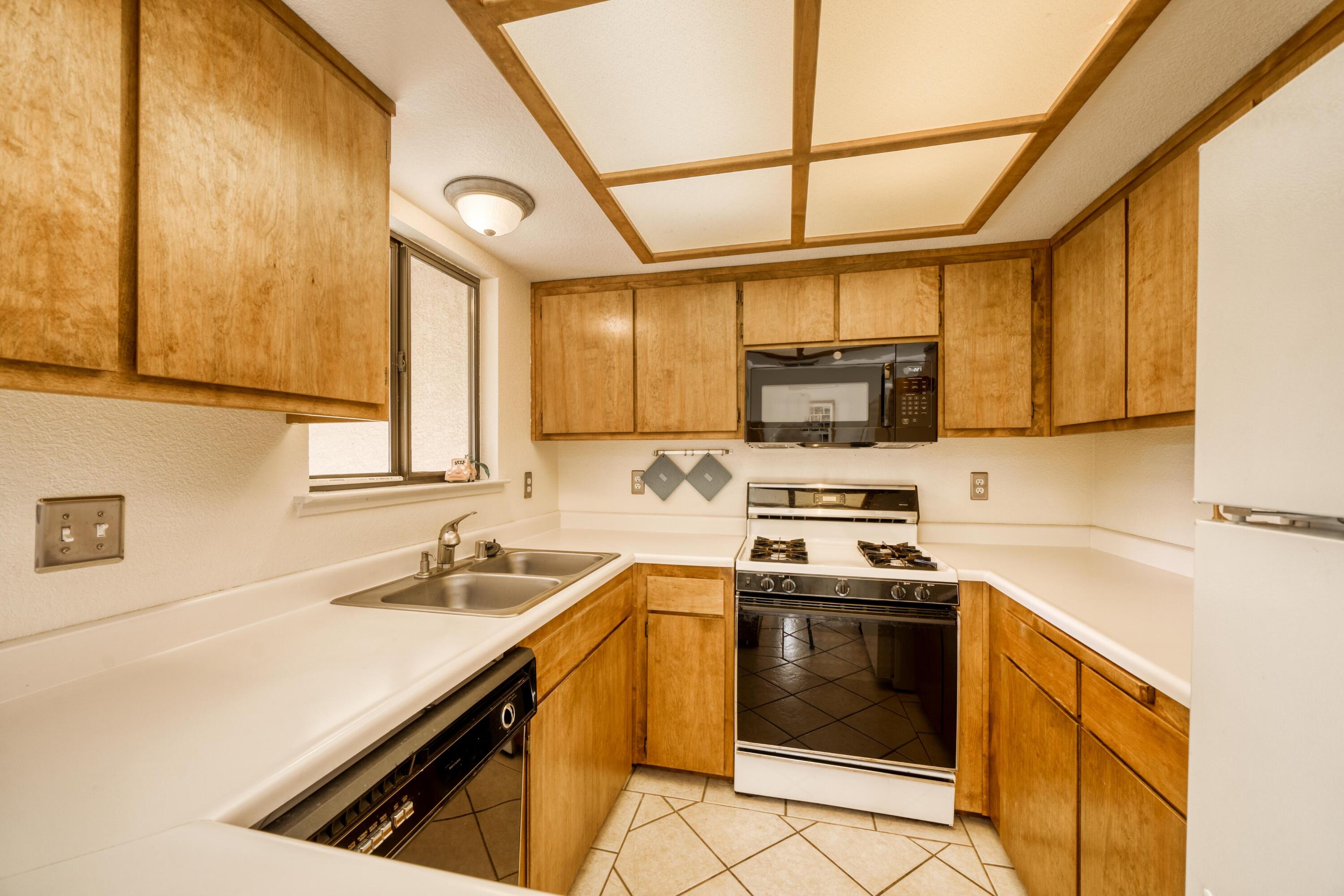 2877 Shotwick Trail Redding, CA 96002 - Photo 10 of 28 IMG-10