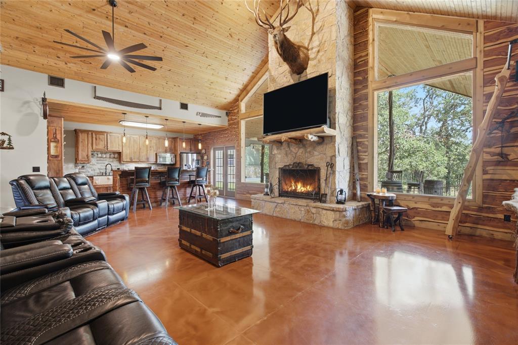 722 3 Skillet Road Springtown, TX 76082 - Photo 9 of 40
