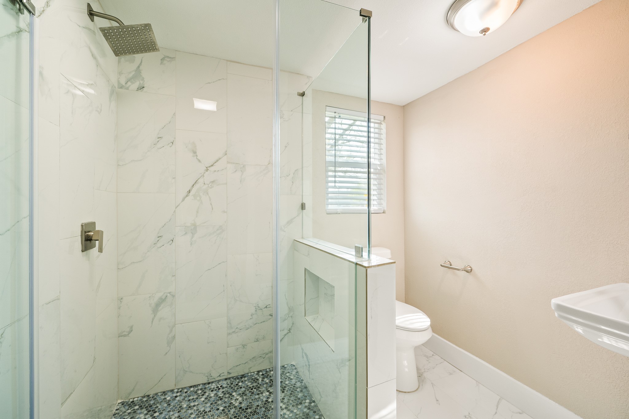 2222 Peppermill Road Houston, TX 77080 - Photo 31 of 38 a bathroom with a shower a toilet and a sink