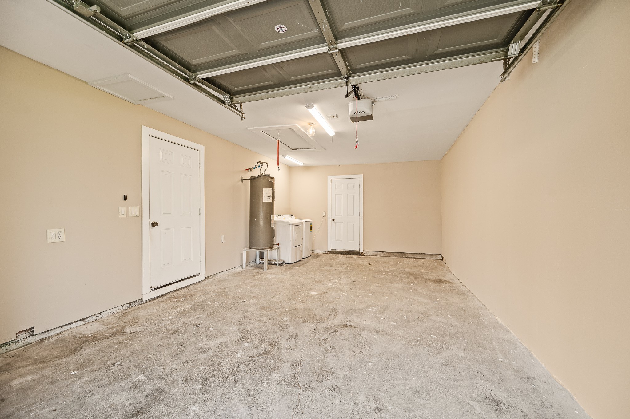 2222 Peppermill Road Houston, TX 77080 - Photo 35 of 38 a view of an empty room