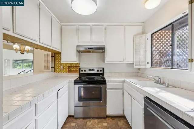 $1,110,000 | 119-119 Lincoln Drive, Sausalito, CA 94965