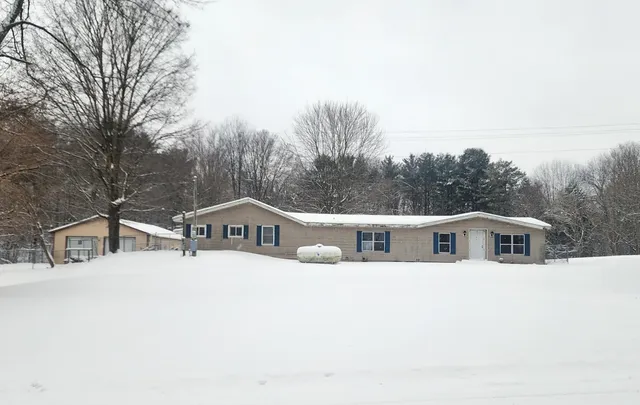 $199,900 | 25113 12th Avenue, Gobles, MI 49055