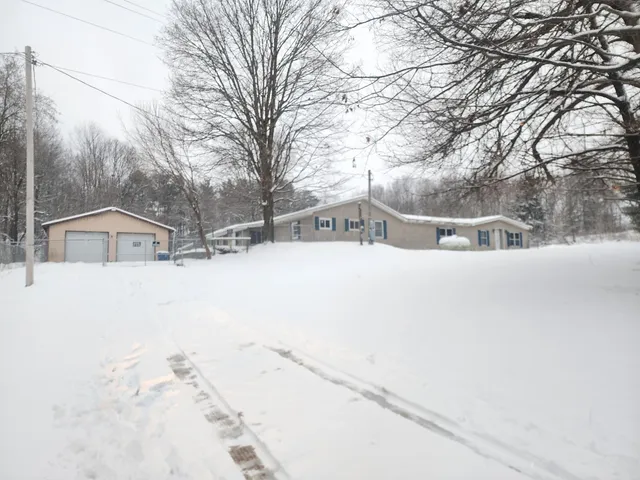 $199,900 | 25113 12th Avenue, Gobles, MI 49055