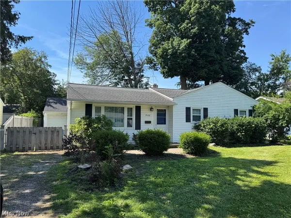 $1,700 | 7526 Holly Drive, Mentor-on-the-Lake, OH 44060
