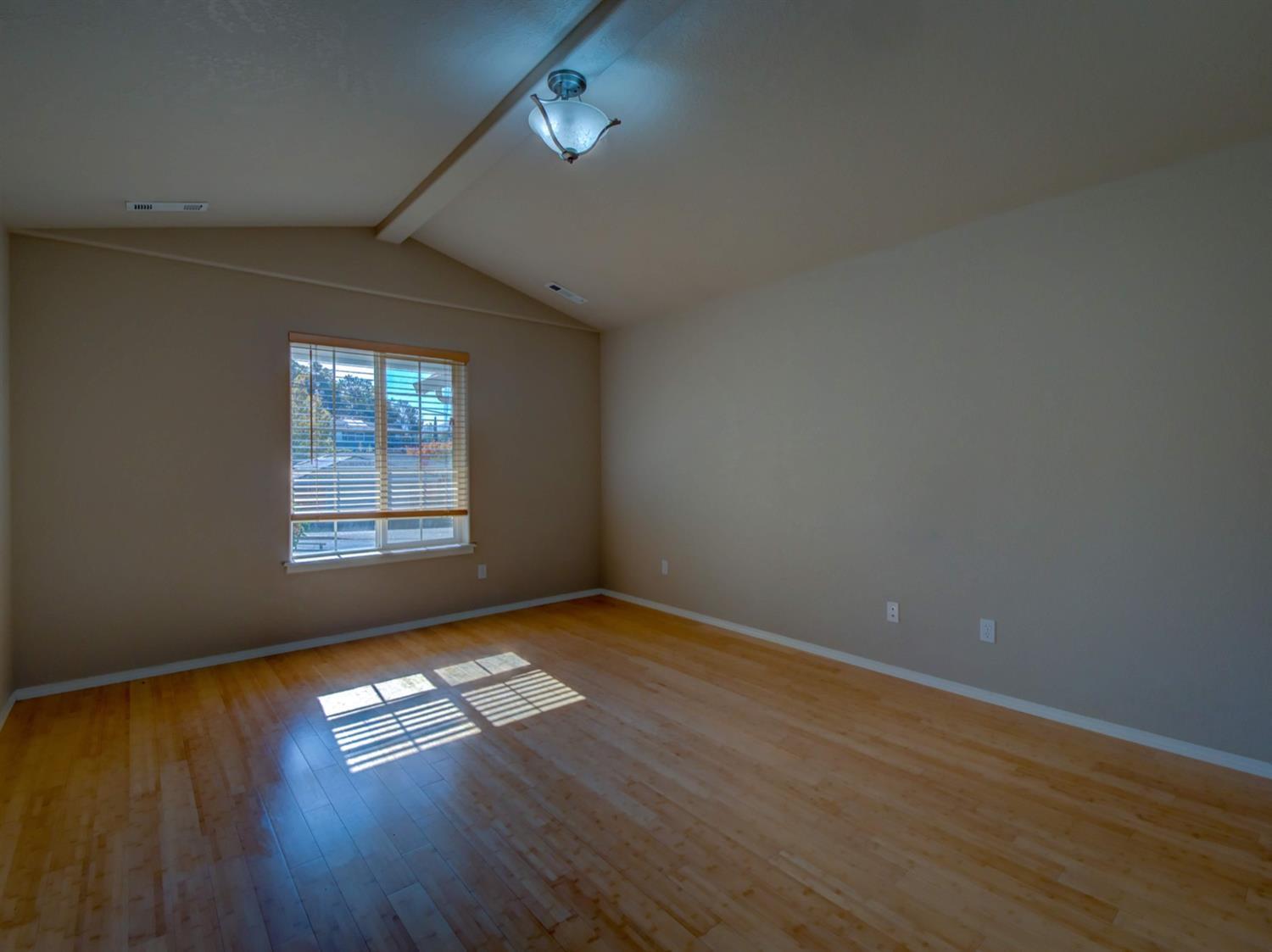 1535 Ridge Way Medford, OR 97504 - Photo 19 of 23 Office that could be a 4th bedroom.