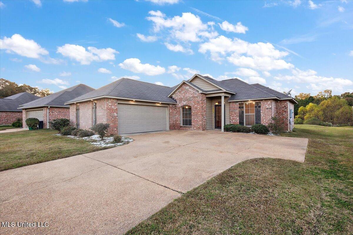608 Carson Drive Byram, MS 39272 - Photo 2 of 26 02-HTP_4067