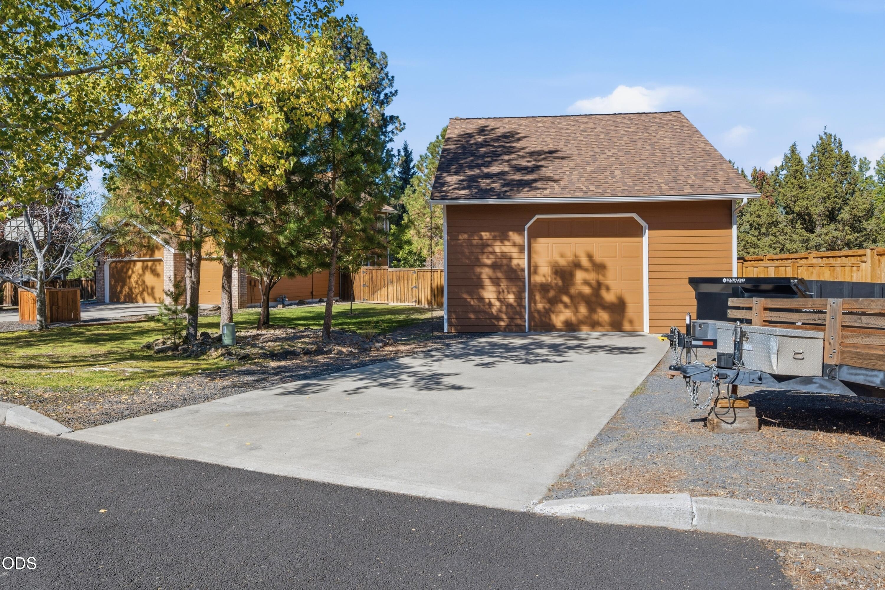61325 Victory Loop Bend, OR 97702 - Photo 4 of 57 Gallery Image 4