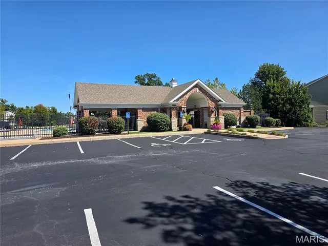 $2,000 | 318 Countryshire Drive, Lake St. Louis, MO 63367