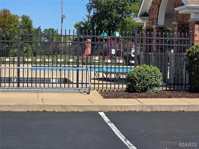 $2,000 | 318 Countryshire Drive, Lake St. Louis, MO 63367