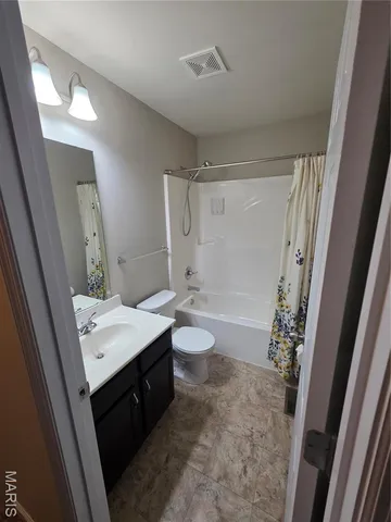 $2,000 | 318 Countryshire Drive, Lake St. Louis, MO 63367