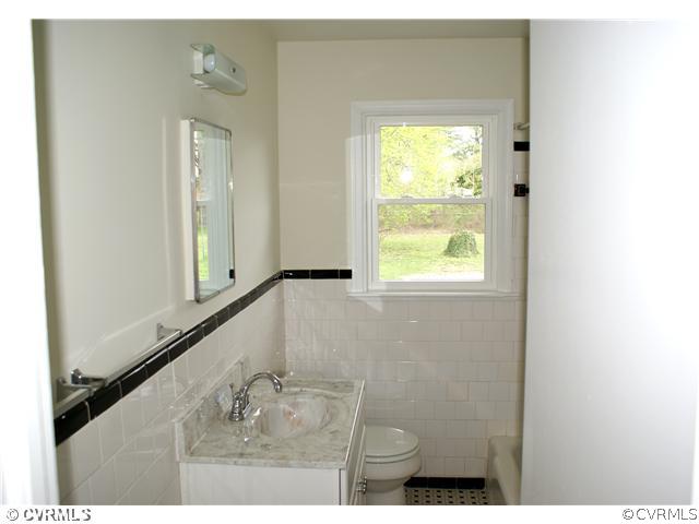 547 Duffton Road Richmond, VA 23225 - Photo 5 of 9 Bathroom