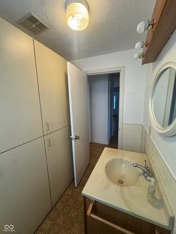 $174,900 | 405 North Street, Chesterfield, IN 46017