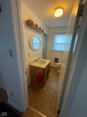 $174,900 | 405 North Street, Chesterfield, IN 46017