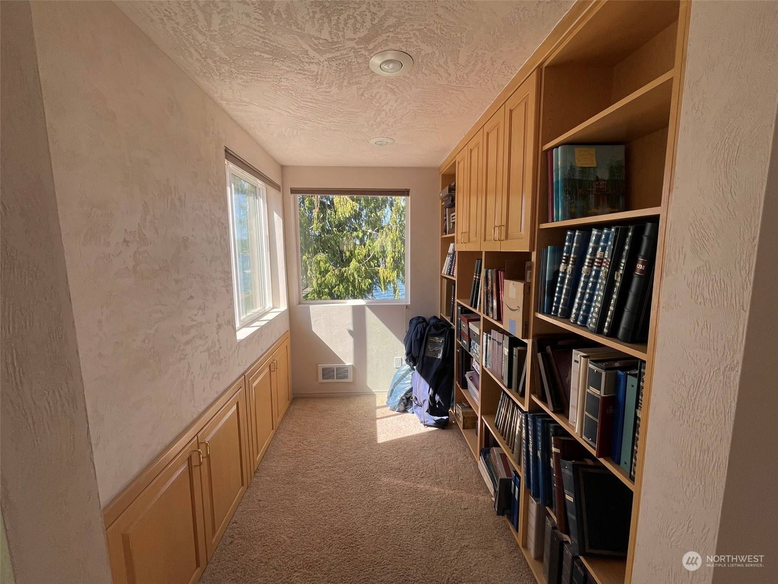 10 Shore Court Grapeview, WA 98546 - Photo 33 of 39 a view of an entryway with workspace