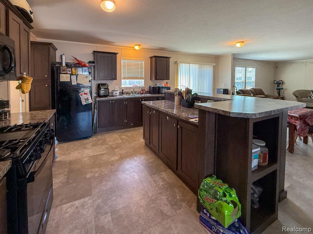 389 Rustic Lane North Belleville, MI 48111 - Photo 2 of 25