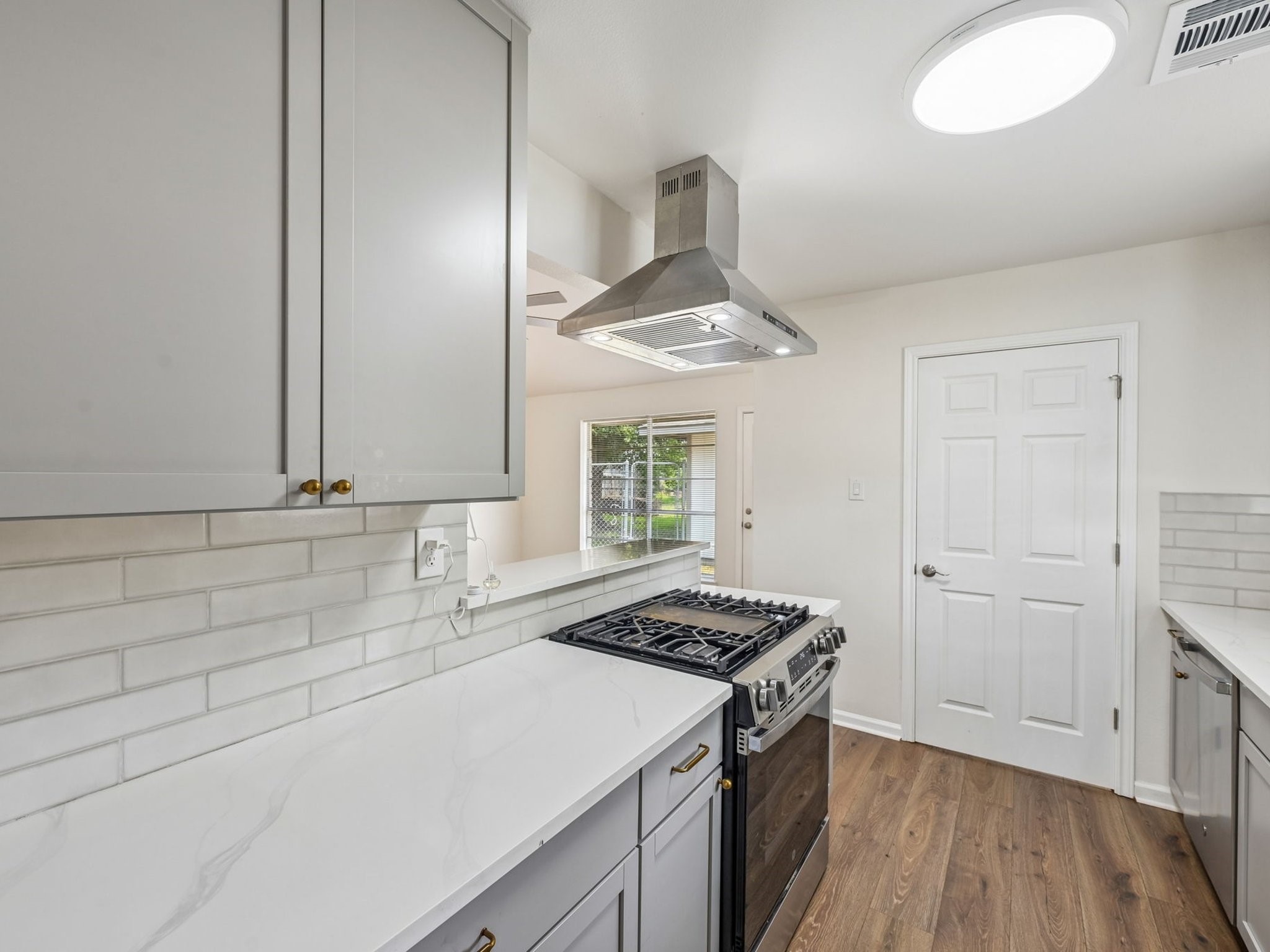 7110 Log View Drive Houston, TX 77040 - Photo 14 of 32