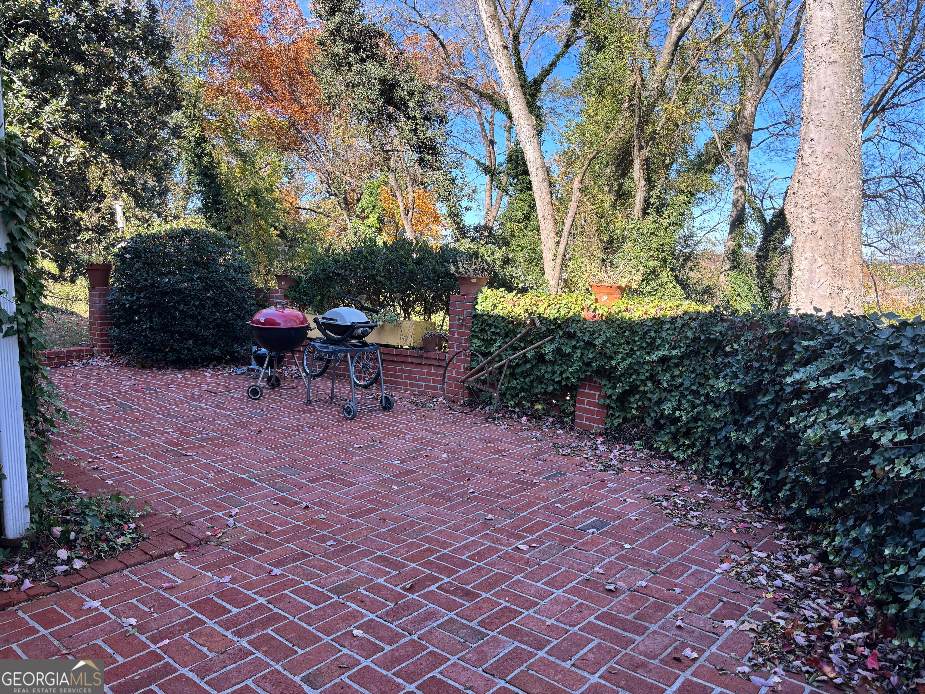 9 Eastridge Court Rome, GA 30161 - Photo 39 of 41 a view of a backyard with sitting area
