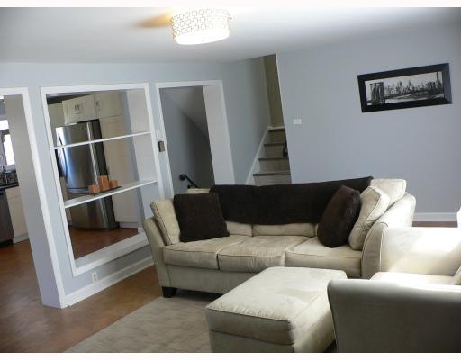1222 Greentree Road Green Tree, PA 15220 - Photo 4 of 18 Living Room.