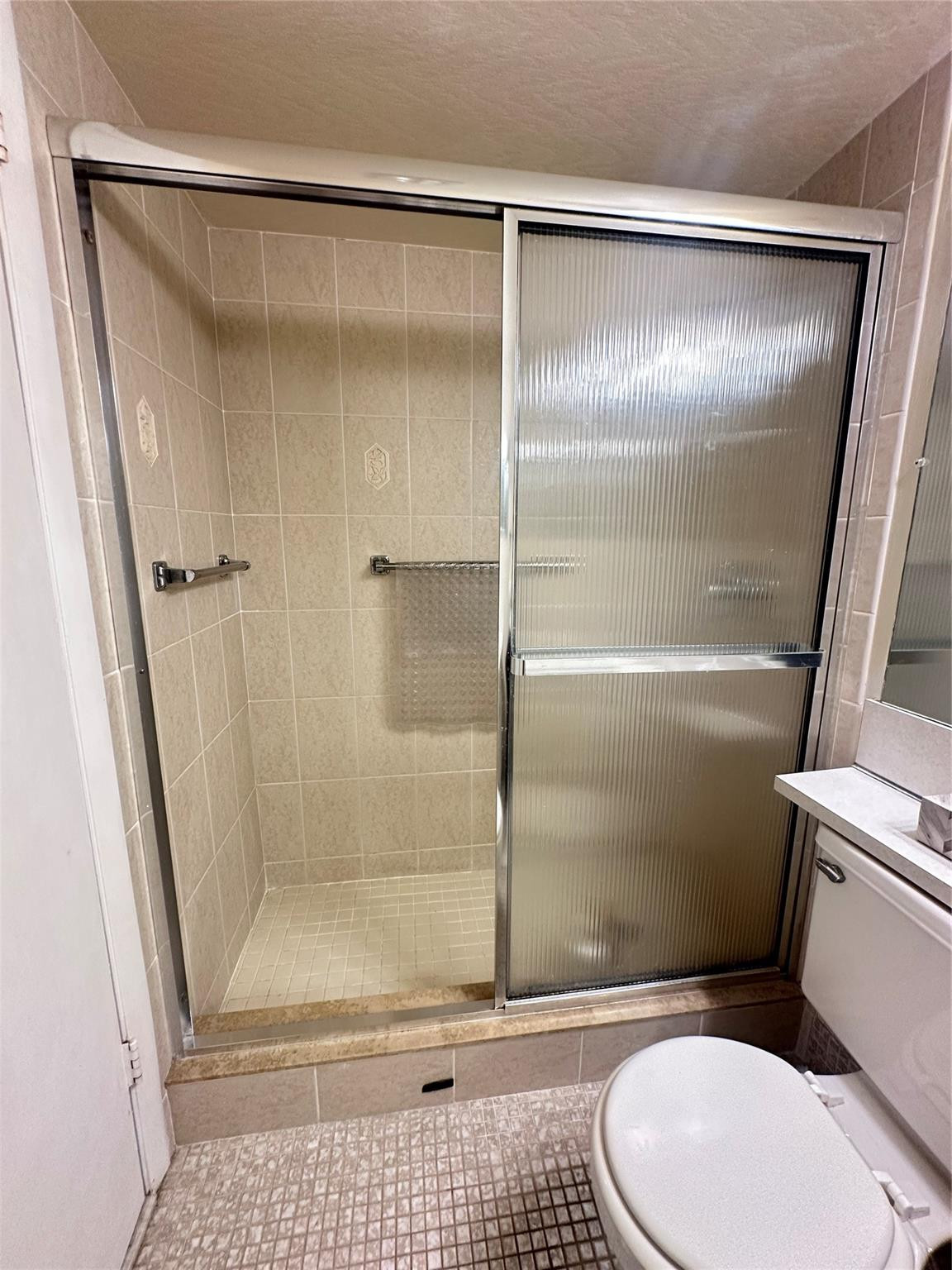 263 Farnham K, Unit 263 Deerfield Beach, FL 33442 - Photo 15 of 48 a bathroom with a glass shower door