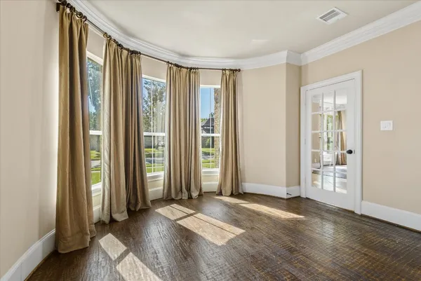 $529,999 | 15811 Crestbrook Drive, Houston, TX 77059