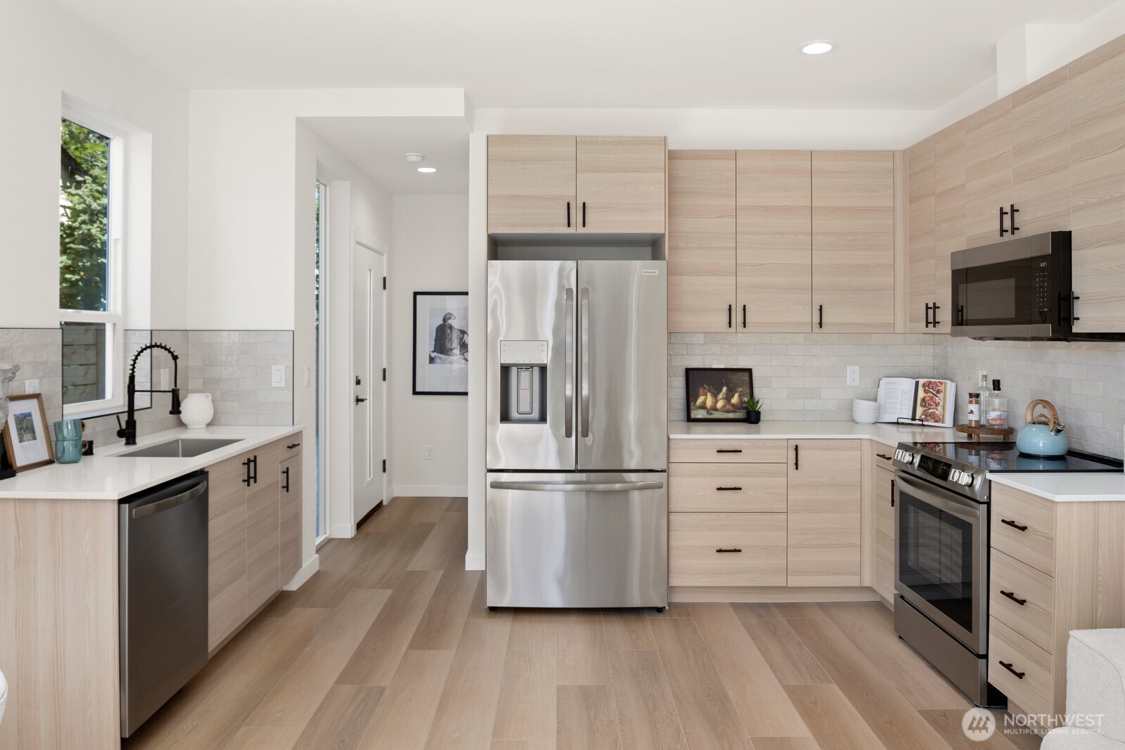 332 Northeast 90th Street Seattle, WA 98115 - Photo 13 of 22