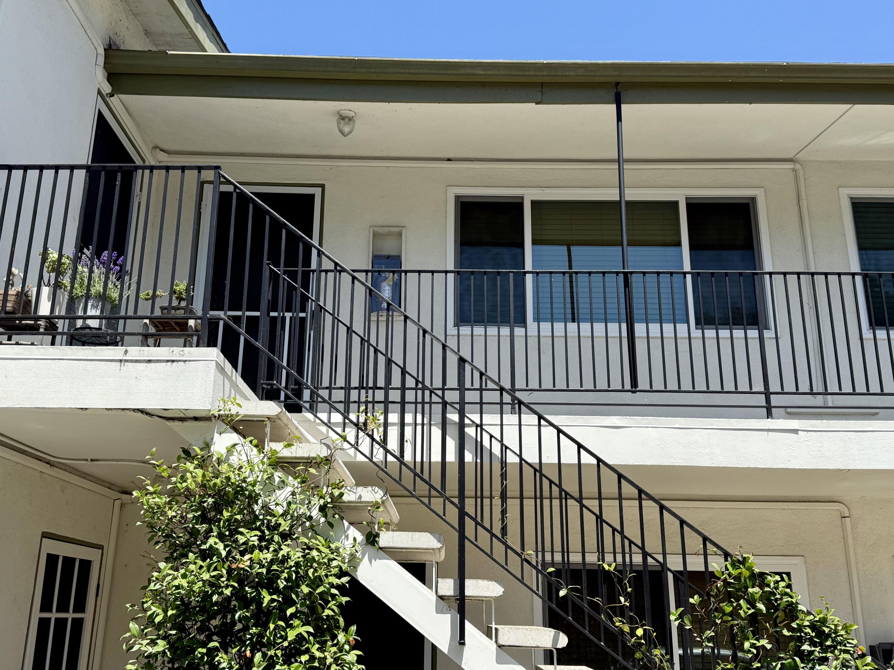 1808 Castillo Street, Unit D Santa Barbara, CA 93101 - Photo 15 of 16 IMG_0348