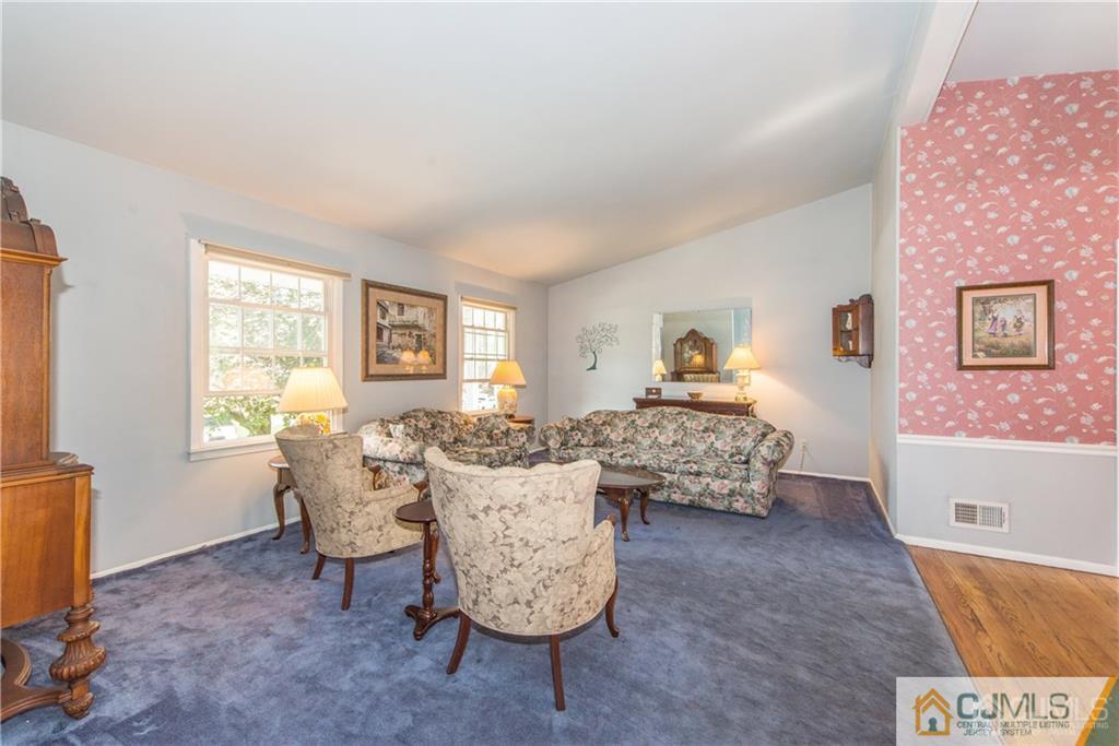 11 McEvoy Road Edison, NJ 08837 - Photo 3 of 32 Gallery Image 3