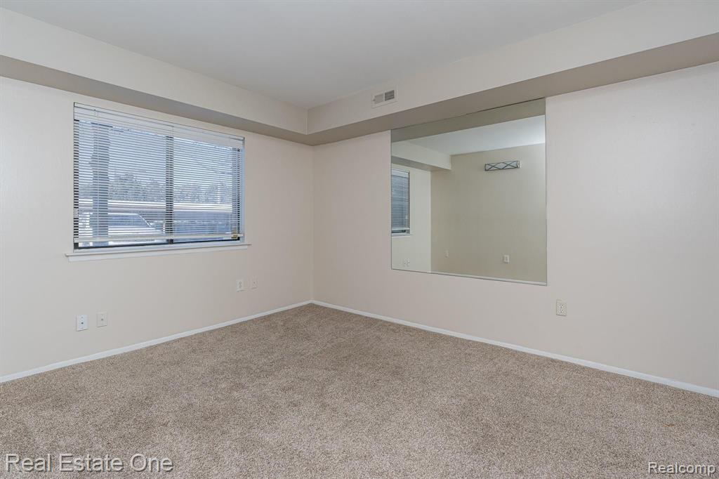 27214 Evergreen Road Lathrup Village, MI 48076 - Photo 12 of 18