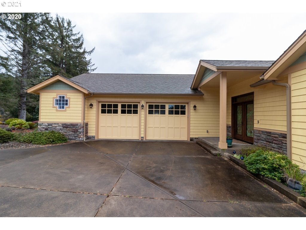 90826 Southview Lane Florence, OR 97439 - Photo 2 of 32