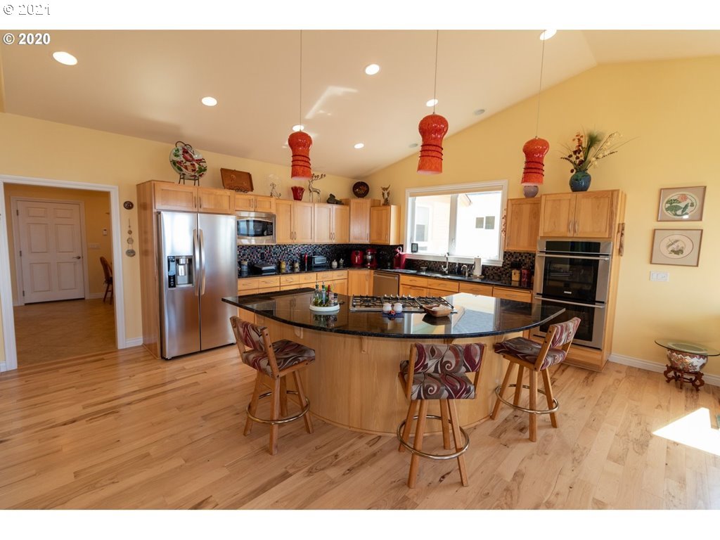 90826 Southview Lane Florence, OR 97439 - Photo 12 of 32